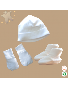 set naissance composé d'un bonnet, de moufles et d'une paire de chaussons blanc en coton bio GOTS