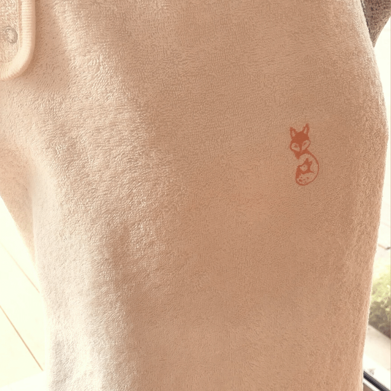 maman avec tablier de bain en format demi coup maman avec tablier de bain en format demi coup